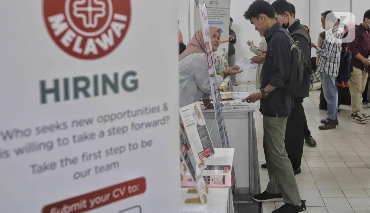Sebanyak 2.708 lowongan pekerjaan ditawarkan 40 perusahaan dalam Job Fair yang digelar Suku Dinas Tenaga Kerja, Transmigrasi dan Energi (Nakertransgi) Jakarta Pusat. (Liputan6.com/Angga Yuniar)