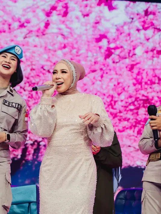 (Instagram/melly_goeslaw)