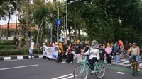 Freshnel menggelar Parade Haji Slagi Muda saat car free day (CFD) darmo dan berakhir di Taman Bungkul Surabaya.