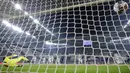 Pemain Porto Sergio Oliveira (tengah kanan) melakukan selebrasi usai mencetak gol ke gawang Juventus pada pertandingan leg kedua babak 16 besar Liga Champions di Turin, Italia, Selasa (9 /3/2021). Juventus menang 3-2, namun harus tersingkir dari Liga Champions. (AP Photo/Luca Bruno)