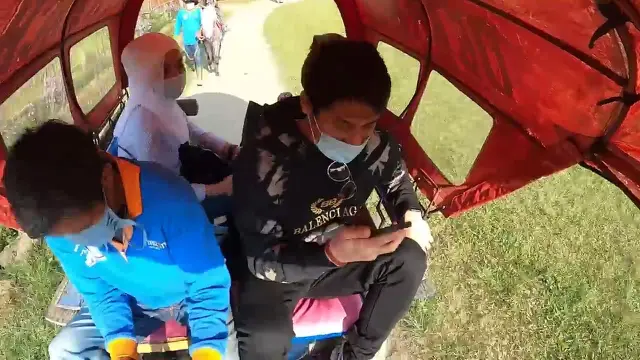 Momen Liburan Keluarga Rizky Billar di Bandung, Didampingi Lesty Kejora. (Sumber: YouTube/Rizky Billar)