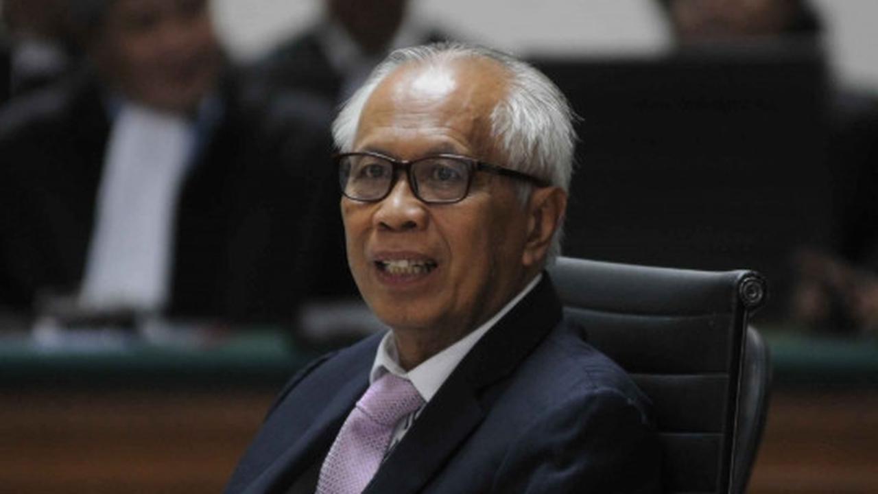 Sidang perdana, OC Kaligis dengar dakwaan JPU
