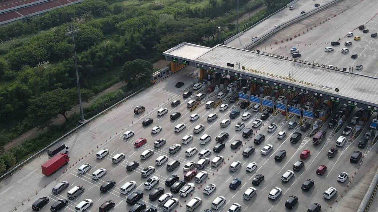 Jasa Marga melaporkan masih terjadi peningkatan volume kendaraan di tol Trans Jawa imbas libur panjang Kenaikan Yesus Kristus 2024.&nbsp;