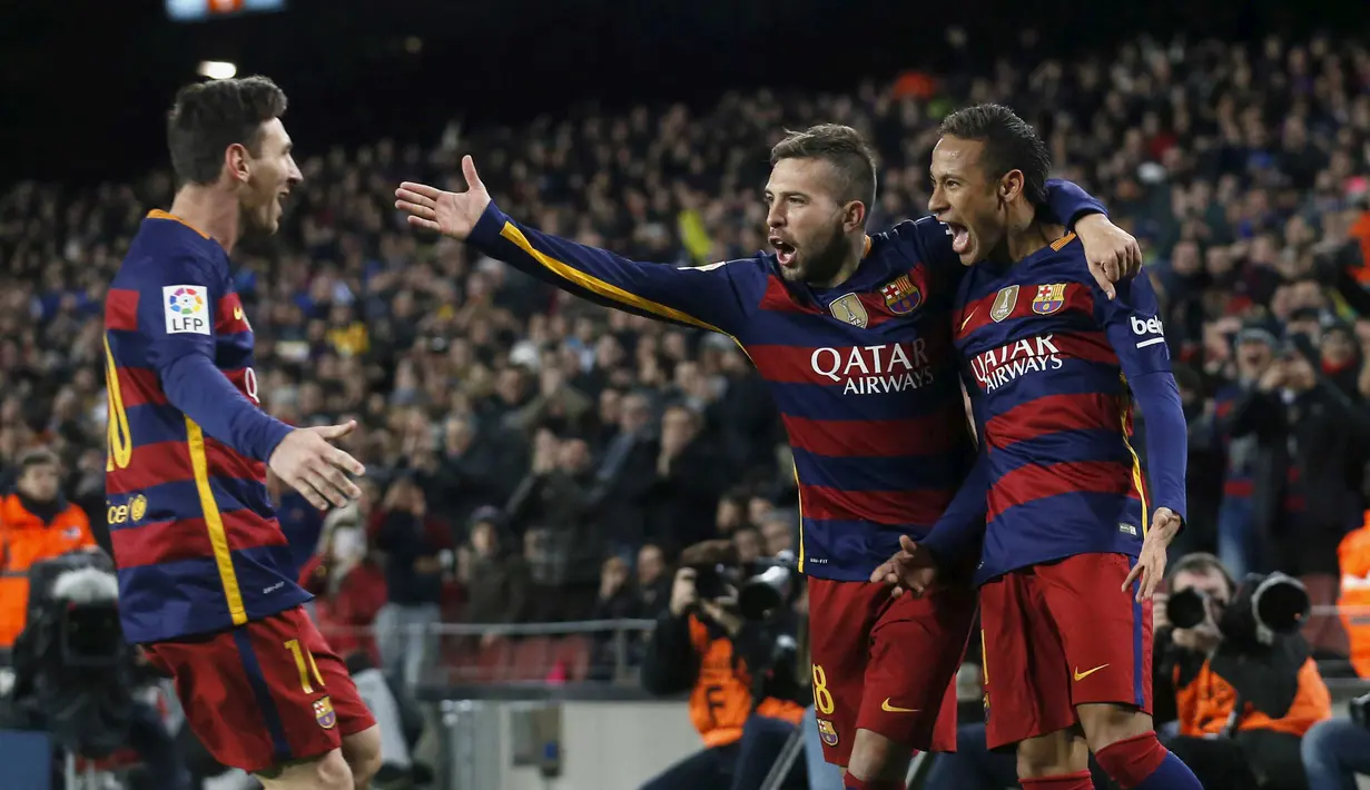 Pemain Barcelona, Lionel Messi, Jordi Ramos dan Neymar merayakan gol pada laga 16 besar Copa del Rey di Stadion Camp Nou, Barcelona, Kamis (7/1/2016) dini hari WIB.  (REUTERS/Albert Gea)