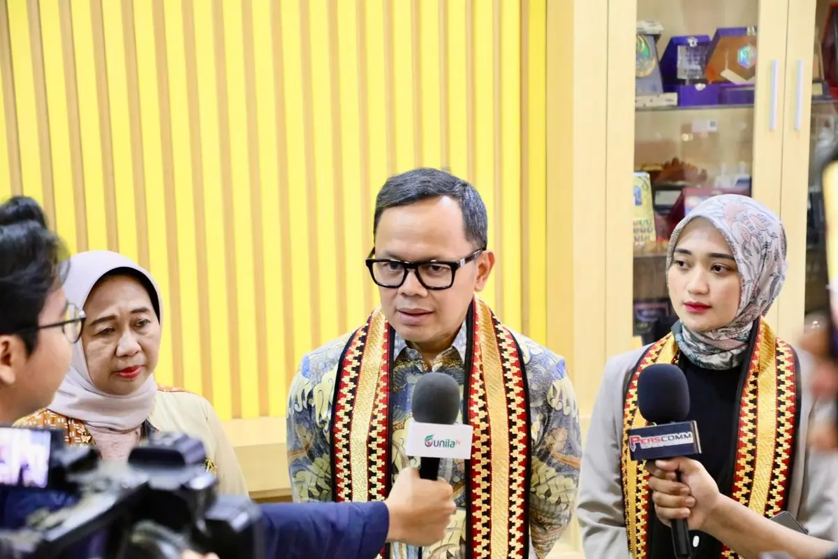 Wakil Menteri Dalam Negeri, Bima Arya Sugiarto saat menghadiri Seminar Nasional dan Rapat Kerja Tahunan Badan Kerja Sama Perguruan Tinggi Negeri Barat Bidang Ilmu Sosial di Universitas Lampung. (Dok: Kemendagri)
