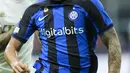 Penyerang Inter Milan, Lautaro Martinez membawa bola saat bertanding melawan Bayern Munchen selama pertandingan Grup C Liga Champions di stadion San Siro, Italia, Kamis (8/9/2022). Dengan hasil ini Bayern Munchen berada di peringkat kedua dengan 3 poin sedangkan Inter Milan berada diperingkat ketiga dengan 0 poin. (AP Photo/Luca Bruno)