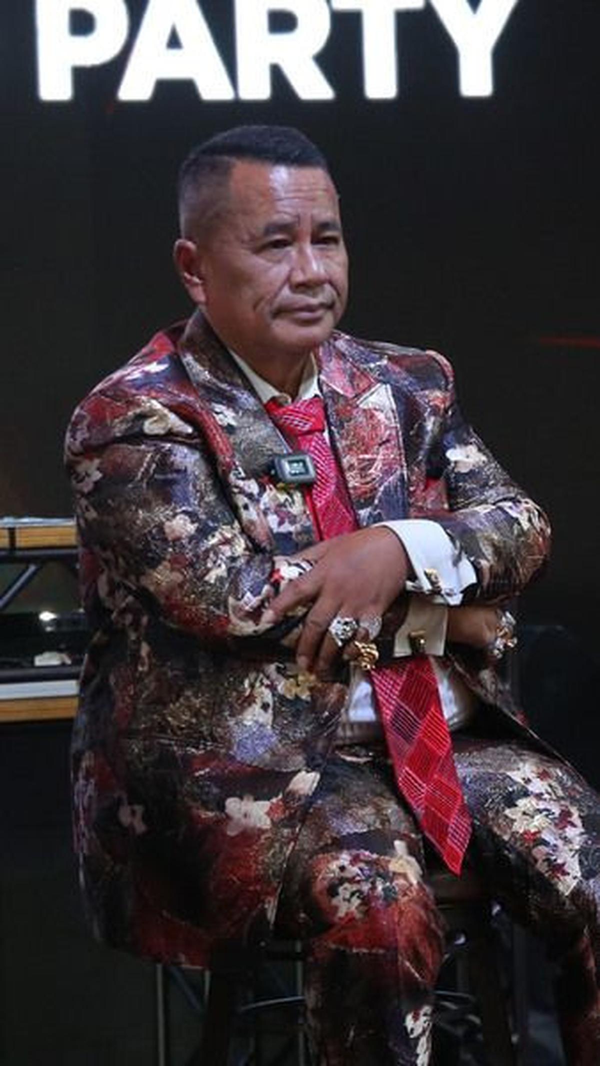 Meski demikian, Hotman tetap menjaga sebagian besar privasinya termasuk ia jarang mengunggah potret hunian mewahnya di media sosial.