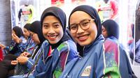 Megawati Hangestri (kiri) bersama kapten Jakarta Pertamina Enduro, Tisya Amallya Putri pada acara launching tim untuk kompetisi Proliga 2026 yang berlangsung di Enduro x Fastron Lounge, Gedung Oil Center, Thamrin, Jakarta Pusat pada Senin (05/01/2026).