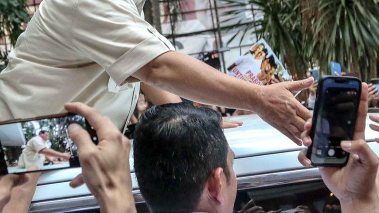 Selain meresmikan rumah pemenangan relawan, Prabowo Subianto juga menerima dukungan resmi dari organ relawan pendukung Presiden Joko Widodo.