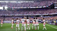 Para pemain Amerika Serikat merayakan gol pertama tim mereka, sebuah gol bunuh diri oleh Damian Bobadilla #16 dari Paraguay (tidak terlihat dalam gambar), selama pertandingan Grup D Piala Dunia 2026 antara AS dan Paraguay di Stadion Los Angeles pada 13 Juni 2026 di Los Angeles, California. (Dean Mouhtaropoulos/Getty Images via AFP)
