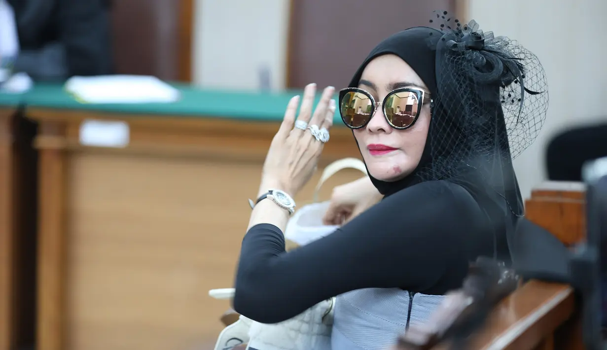 Salah satu saksi yang dihadirkan adalah dokter Samira, atau yang dikenal sebagai selebgram dengan julukan “dokter fiktif atau doktif”. (KapanLagi.com/Budy Santoso)