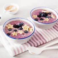 Resep berry antioxidant smoothie bowl./Copyright depositphotos.com/duskbabe