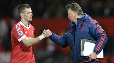 Louis van Gaal Tinggalkan MU dengan Kepala Tegak