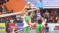 Pemain Surabaya Bhayangkara Samator (SBS) beraksi melawan Jakarta BNI 46 pada Proliga 2020. Samator menyerah 1-3 (25-23, 21-25, 17-25, 21-25) di GOR Satria, Banyumas, Purwokerto. (Dok Proliga)
