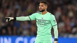 West Ham mendapat peluang pertama di awal babak pertama. Percobaan tembakan Mark Noble dari luar kotak penalti masih dapat diamankan kiper Manchester City, Zack Steffen. (AFP/Glyn Kirk)