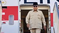 Presiden Republik Indonesia, Prabowo Subianto Tiba di Bandar Udara Internasional Sharm El-Sheikh, Republik Arab Mesir untuk menghadiri Konferensi Tingkat Tinggi (KTT). (Sumber Foto: BPMI Setpres).