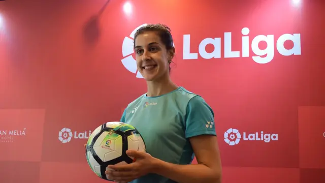 Carolina Marin dan Luis Milla dalam acara “Media Gathering LaLiga bersama Carolina Marín dan Luis Milla” yang digelar di Hotel Gran Meliá, Jakarta (2/7).