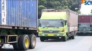 Kendaraan berat dengan muatan dinilai berpotensi memicu kemacetan.