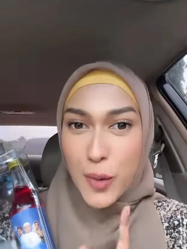 Amanda Salmakhira Berhijab