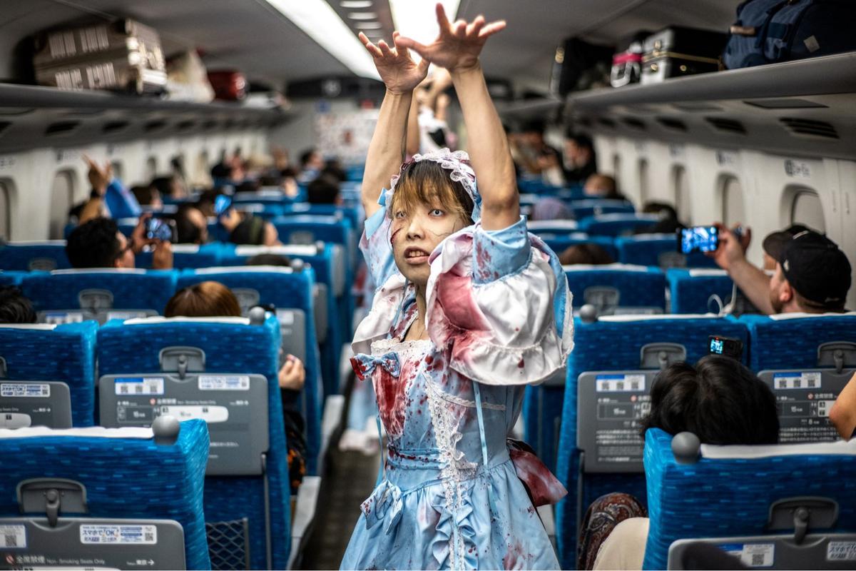 Gerombolan zombie serbu kereta cepat Shinkansen di Jepang