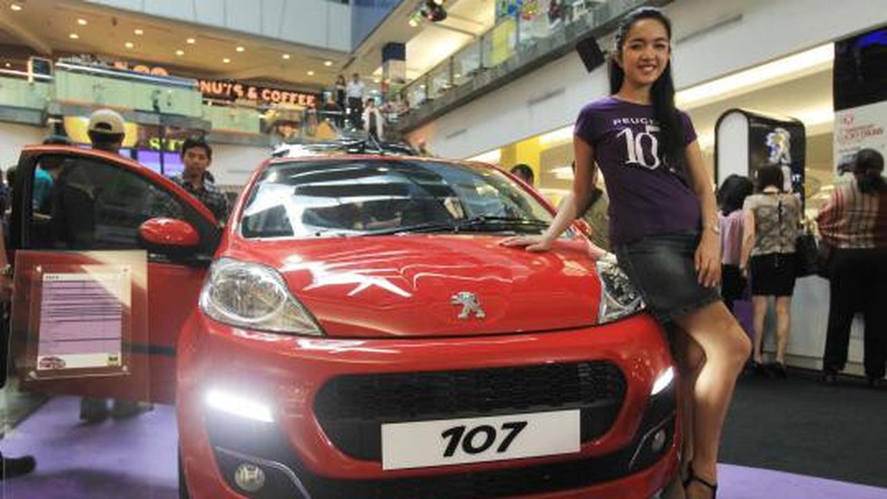 Model cantik saat peluncuran Peugeot 107 di Plaza EX