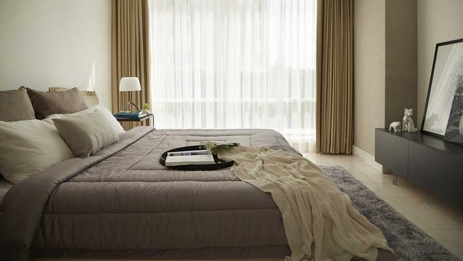 Warna cat kamar tidur beige dalam hunian karya Sontani Partners. (dok.Arsitag.com/Dinny Mutiah)