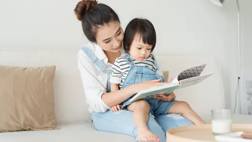 4 Tips Berkomunikasi dengan Anak Introver - Parenting Fimela.com