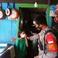Aiptu Paleweri, Bhabinkamtibmas Polsek Mamajang yang jual motor antik demu bantu sekolah 10 anak (Liputan6.com/Fauzan)