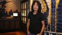 Musisi Ian Antono ikut antusias ikut menyaksikan munculnya generasi muda yang menyukai musik rock. Begitu juga saat dirinya menjadi salah satu juri dalam ajang pencarian bakat musik rock. (Nurwahyunan/Bintang.com)