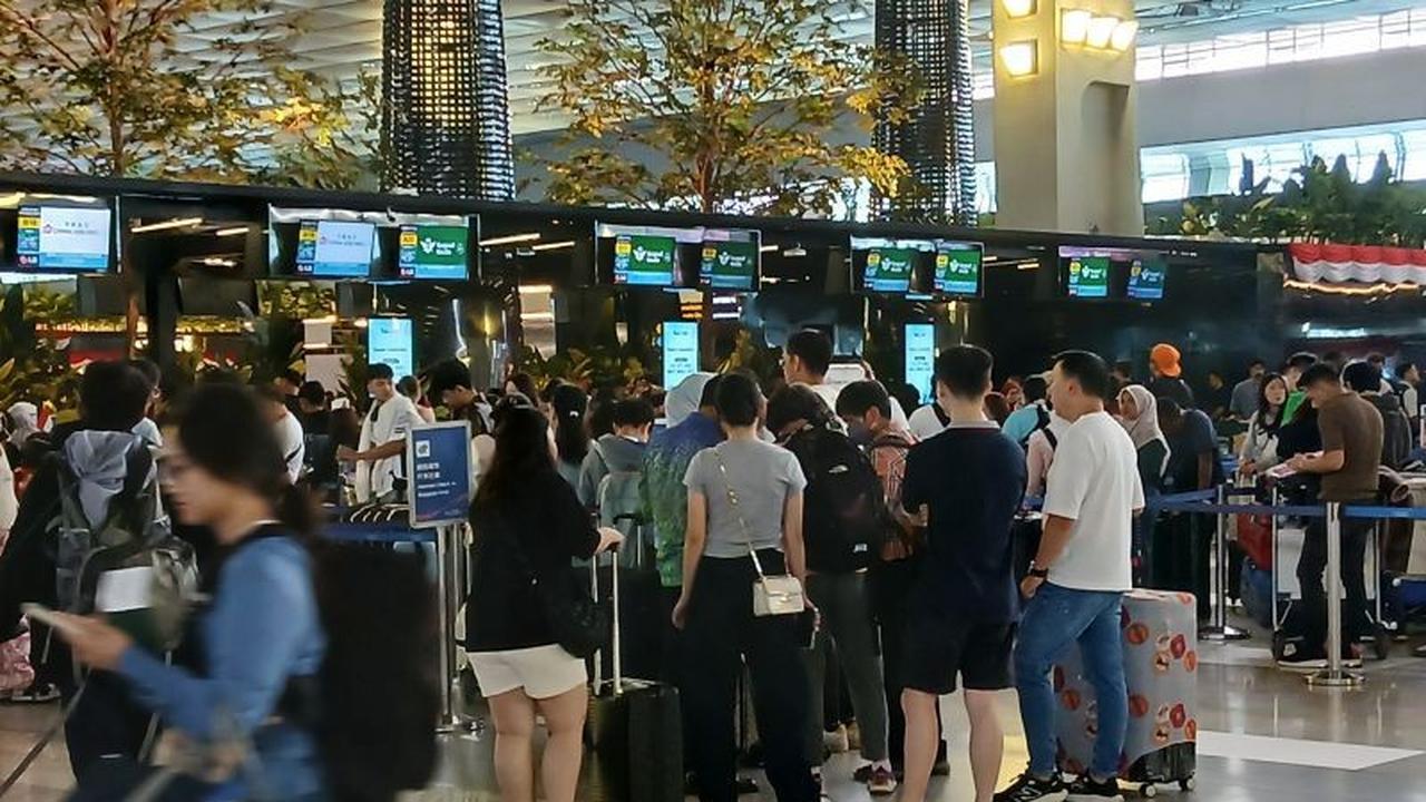 Trivia Angka: Pergerakan Penumpang Bandara Soetta Tembus 133 Ribu Saat Libur Maulid Nabi, Masih Normal?