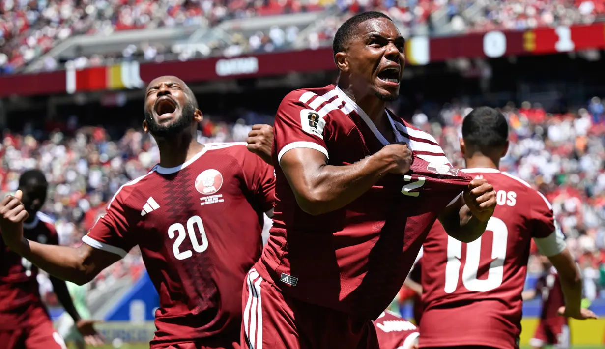 Qatar kemudian menyamakan kedudukan lewat sundulan Boualem Khoukhi pada masa injury time babak kedua. (AP Photo/Eakin Howard)