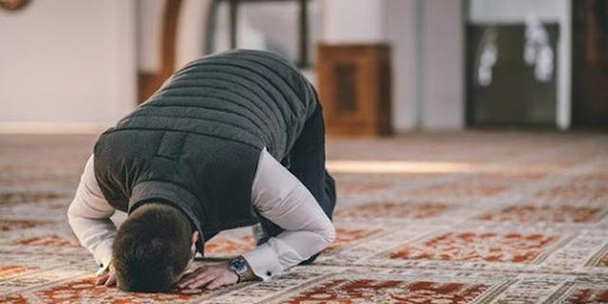 Cara Sholat Tarawih Sendiri 11 Rakaat, Panduan dari Niat sampai Salam