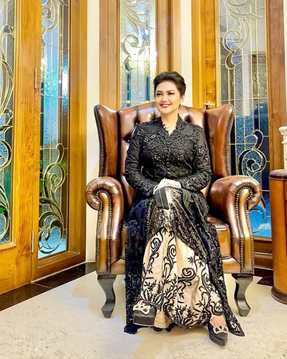 6 Model Rambut ala Bella Saphira saat Hadiri Kondangan, Bisa Jadi Inspirasi Ibu 50 Tahunan