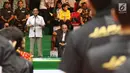Ketua PBVSI, Imam Sudjarwo memberi pidato pembukaan Kejuaraan Voli Putra Asia 2017 ke-16 di GOR Tri Dharma, Gresik, Senin (24/7). Ajang ini diikuti 16 negara dan terbagi dalam empat grup. (Liputan6.com/Helmi Fithriansyah)