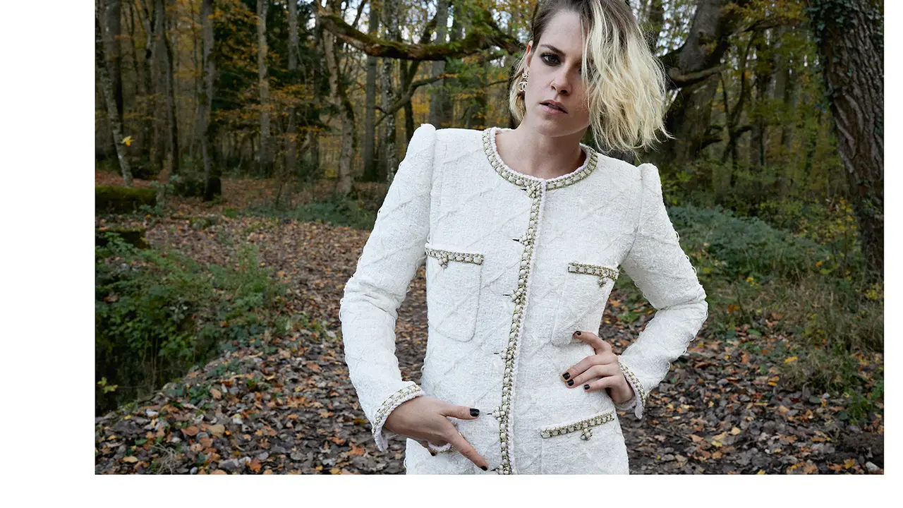 Intip 5 gaya pilihan Kristen Stewart yang memukau dari koleksi CHANEL Métiers d’art 2020/21.
