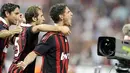 Striker AC Milan, Alexandre Pato (paling kanan) merayakan golnya bersama rekan-rekannya di partai Luigi Berlusconi Trophy antara AC Milan versus Juventus di San Siro, Milan, 17 Agustus 2009. AFP PHOTO/DAMIEN MEYER