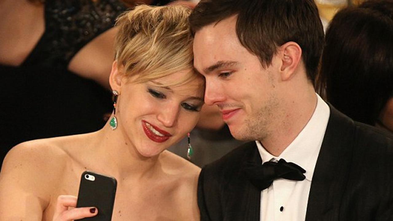 Jennifer Lawrence dan Nicholas Hoult 