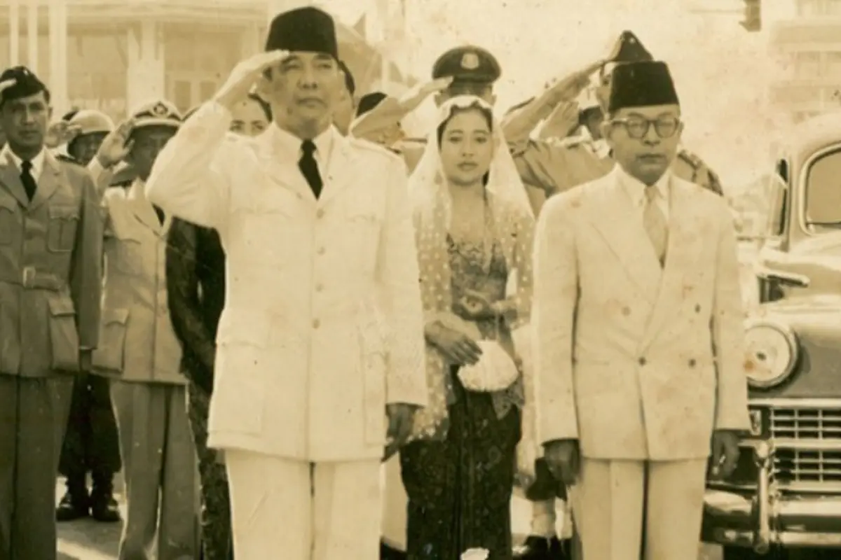 [Bintang] Jalan Kaki Bersejarah Konferensi Asia Afrika Dulu dan Kini