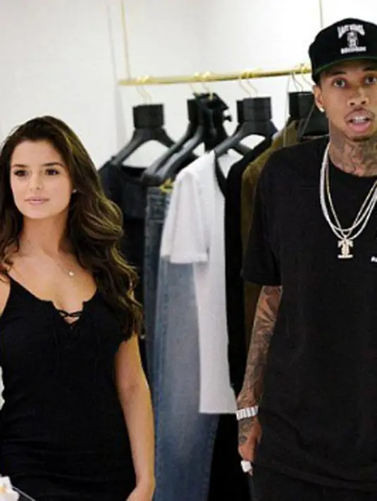 Seperti yang dilansir oleh Aceshowbiz, Tyga dan Demi kepergok kencan dan kunjungi sebuah butik fesyen, Cannes. (Aceshowbiz/Bintang.com)
