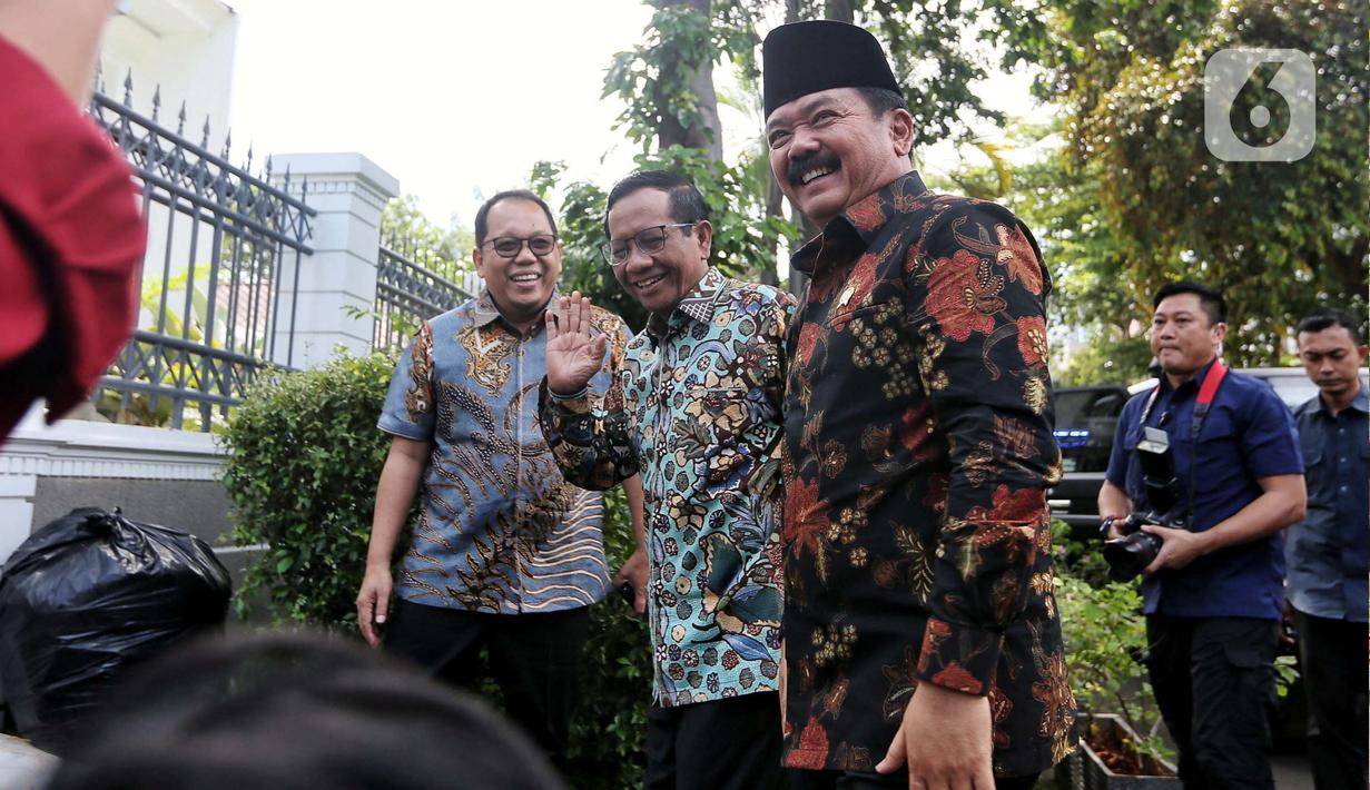 Keduanya pun kompak mengenakan batik. (Liputan6.com/Angga Yuniar)