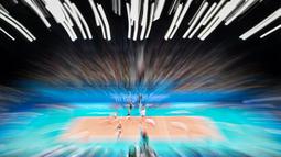 Suasana pertandingan babak perempat final voli putra antara Polandia melawan Slowakia dalam Pesta Olah Raga Eropa 2015 di Baku, Azerbaijan. Rabu (24/6).  (AFP PHOTO/KIRILL KUDRYAVTSEV)