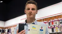 Ngebet Ponsel Gratis, Pemuda Tampan Ubah Nama Jadi iPhone 7