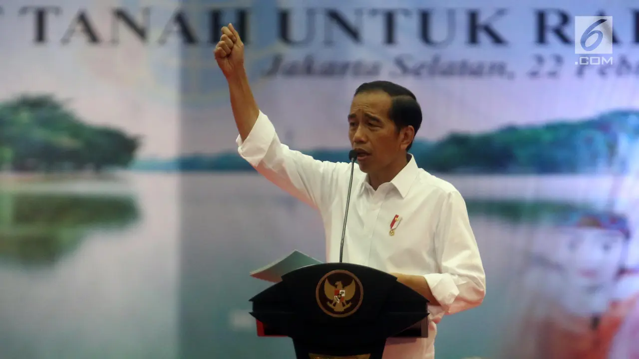 Jokowi Bagikan 3.000 Sertifikat Tanah di Pasar Minggu