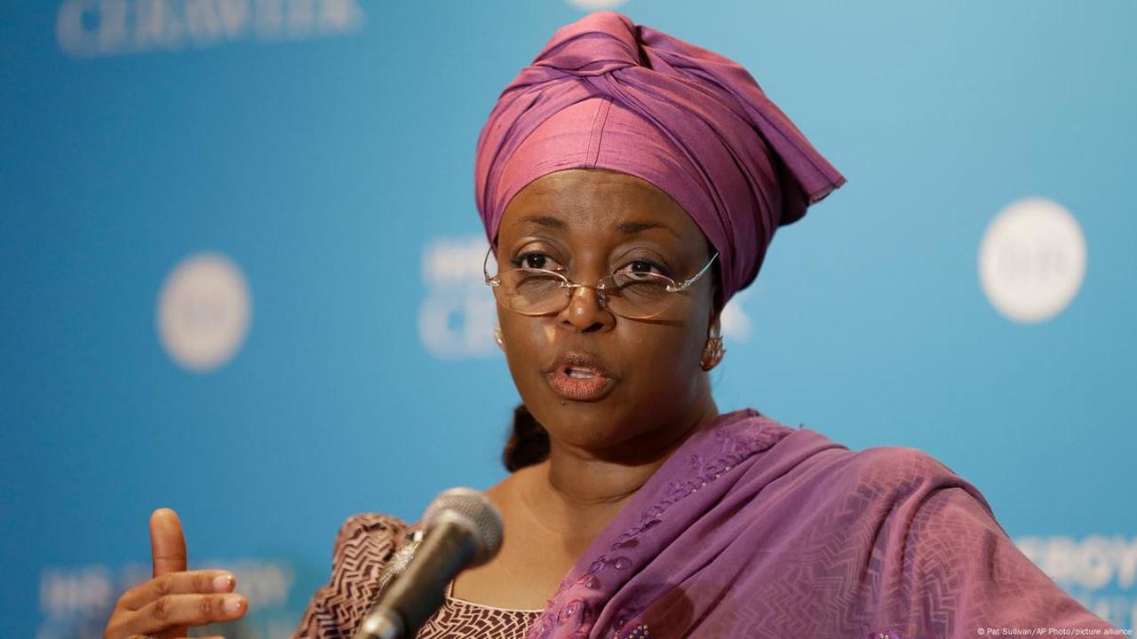 Nigeria Gunakan Uang Korupsi Mantan Menteri yang Berhasil Dirampas untuk Proyek Listrik di Desa Terisolir
