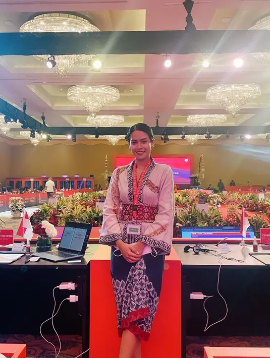 Begitu juga dengan parade kebaya yang dipakai Maudy sepanjang rangkaian acara. [IG @maudyayunda]