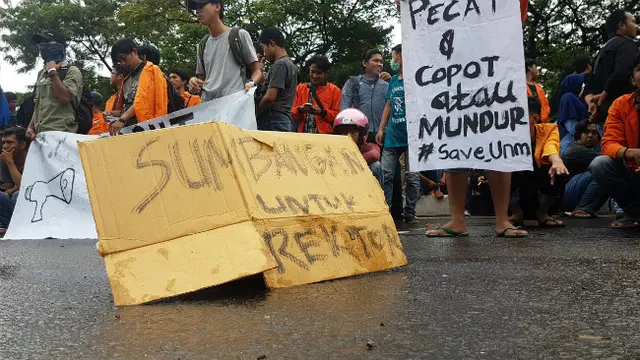 Demo Mahasiswa UNM Tolak Biaya KKN