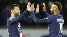 La Pulga tampil sebagai stater, mengisi lini depan bersama Neymar dan Hugo Ekitike. (AP Photo/Francois Mori)