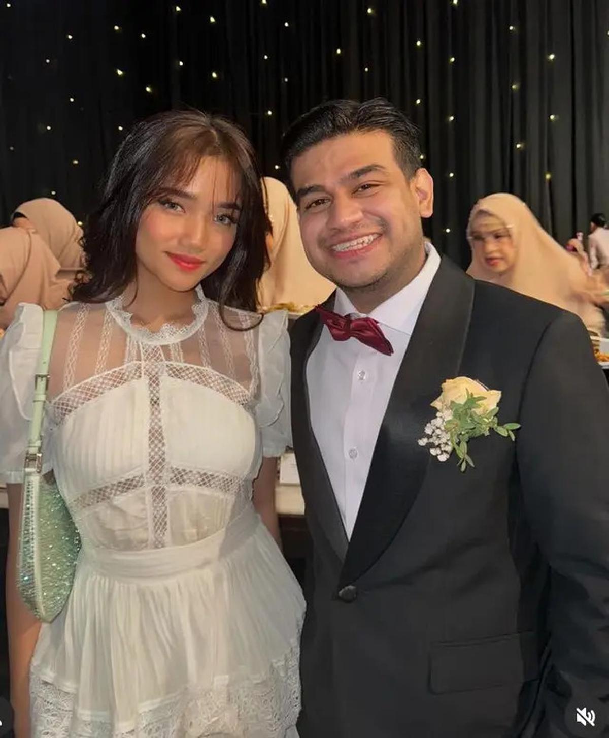 6 Beda Gaya Fuji dan Aaliyah Massaid dengan Tas Mewah di Acara Ngunduh Mantu Kakak Fadil Jaidi