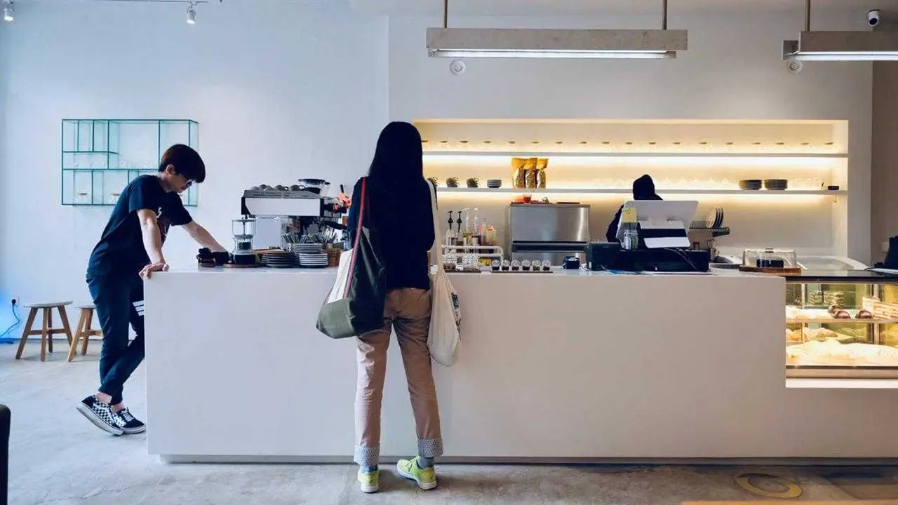Desain Kafe Kekinian Serba Putih di Bandung Ala Atelier Ara