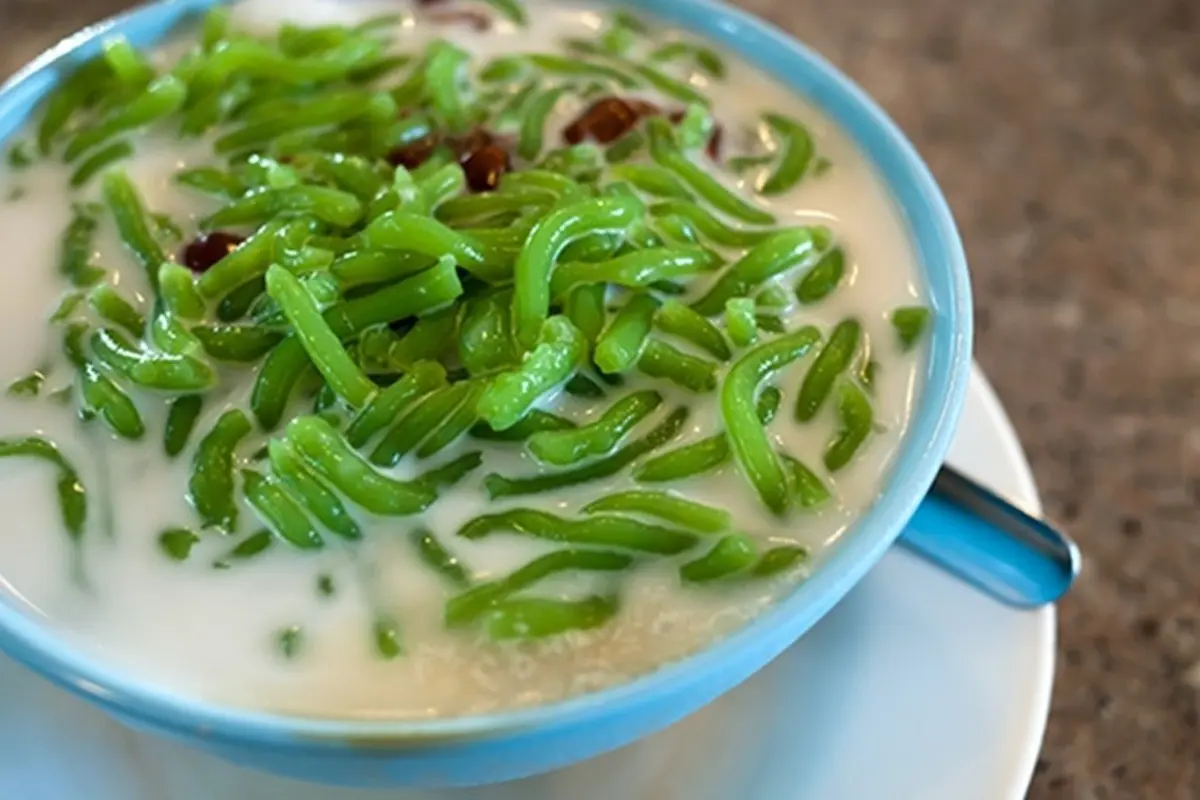 [Bintang] Es Cendol vs Cincau, Lebih Segar Mana?